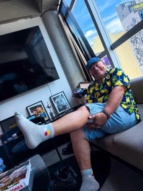 Medias con diseño de luzu tv.